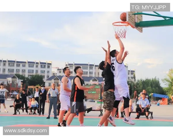 成都篮球队与武汉篮球队赛后复盘团队协作的精彩瞬间与经验总结