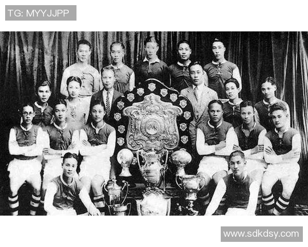 八位曾经风光无限的足球明星如今已步入人生晚年回顾他们的辉煌岁月